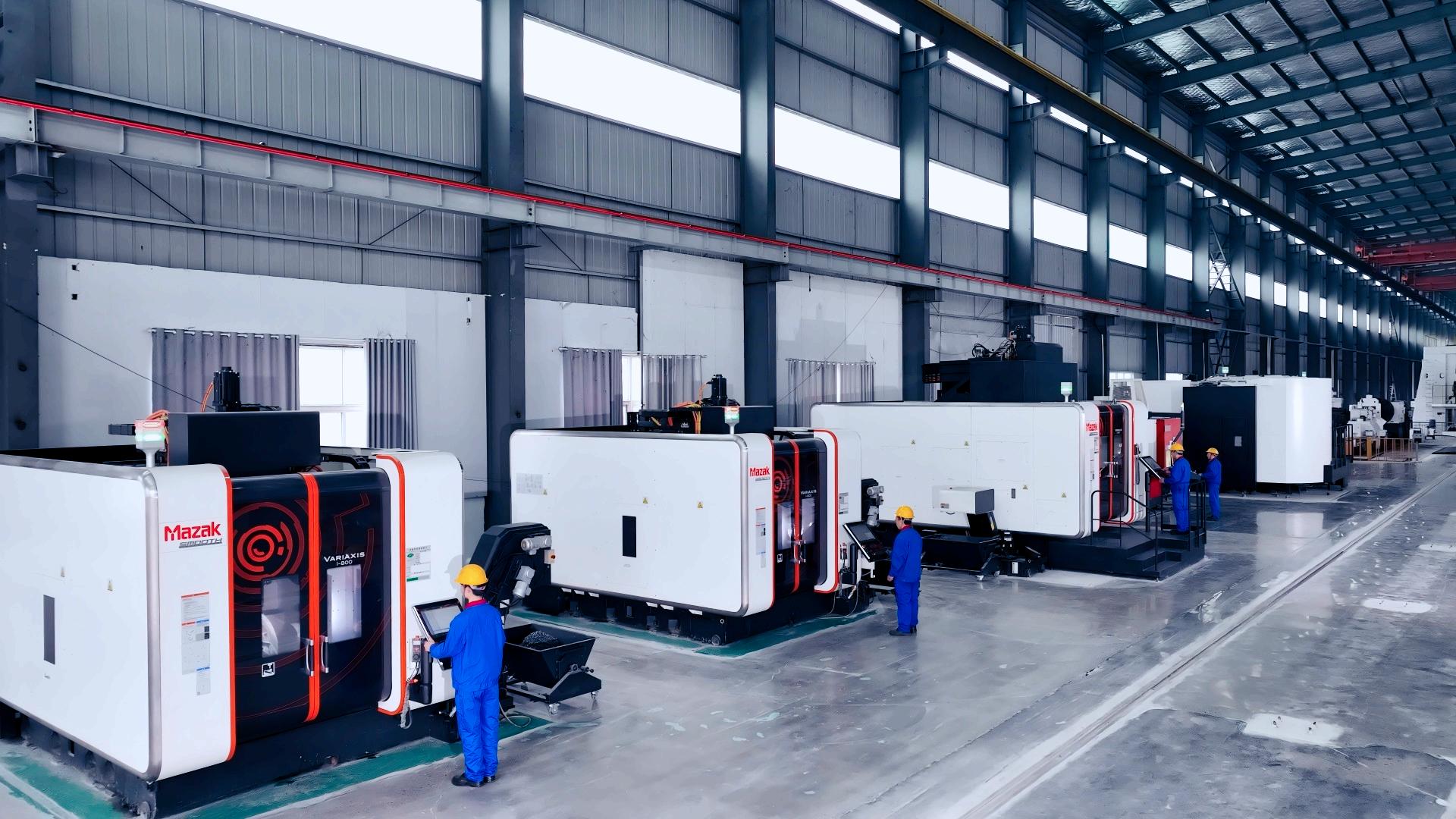 Пятиосевой обрабатывающий центр с ЧПУ