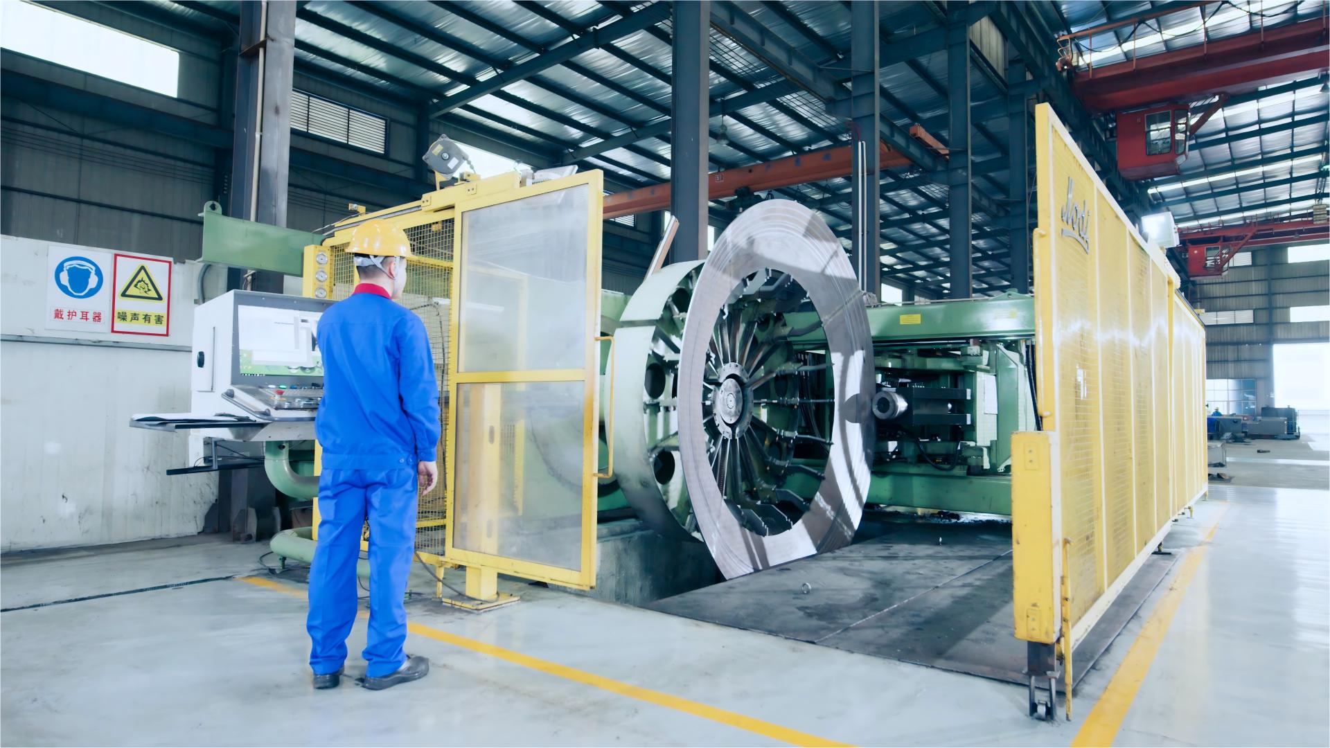 Станок ротационной вытяжки с ЧПУ