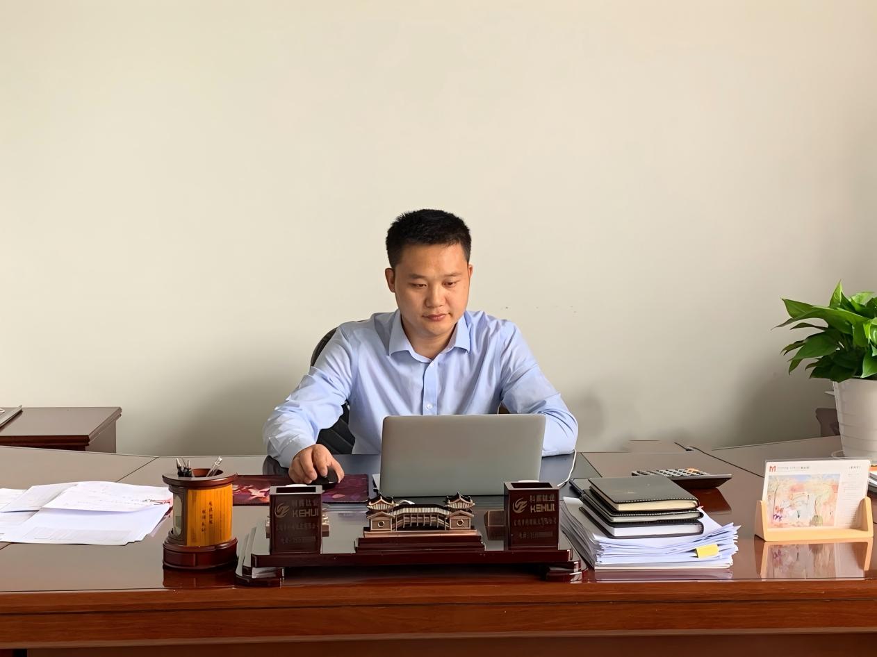 三峰透平总经理熊自强被评为“随州市劳动模范和先进工作者”